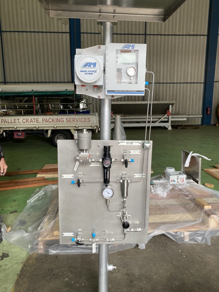 Oxygen Analyzer with Sample Conditioning System